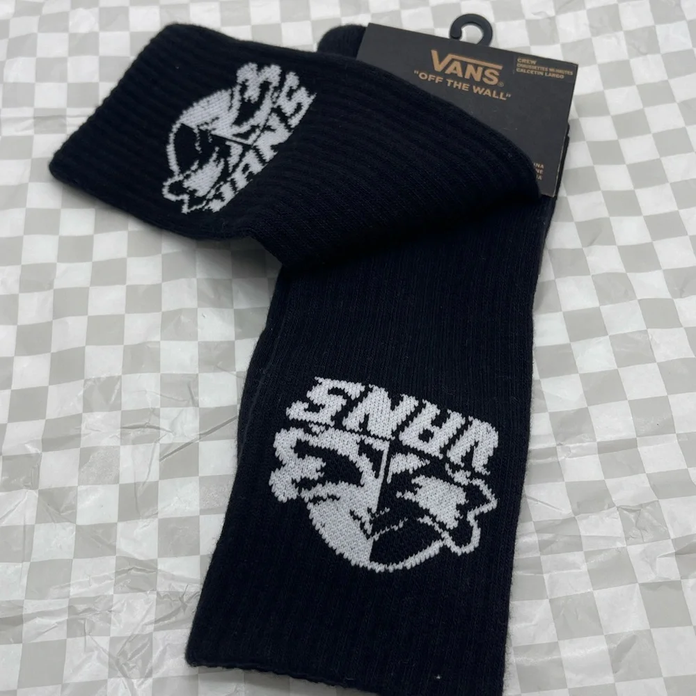Vans Major Type Crew Socks (1 pair)
with jacquard art of a sinister skull - Picture 5 of 16